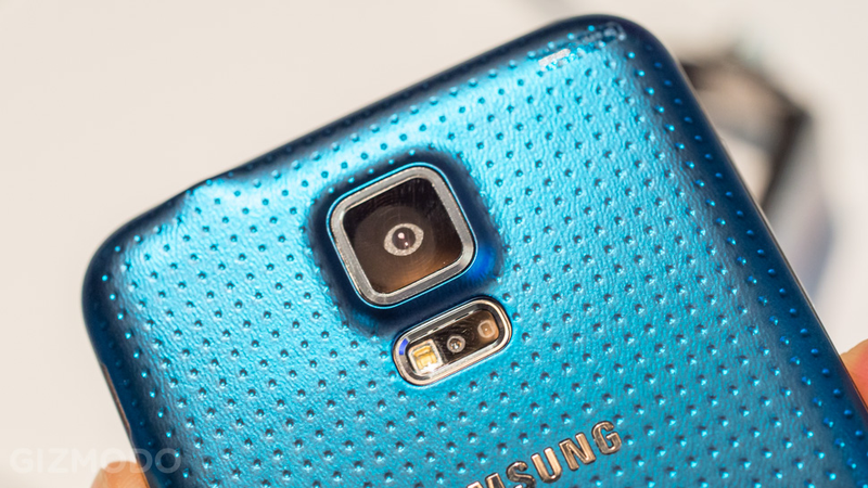 Illustration for article titled Samsung Galaxy S5 Hands On: A Tiny Dimpled Step Into the Future
